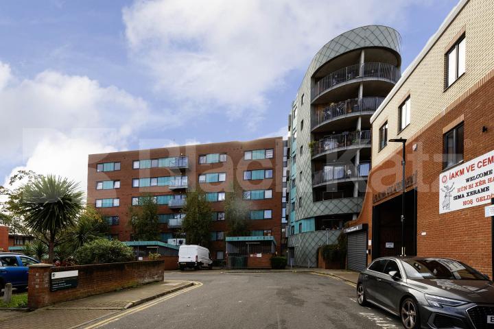 Newly refurbished one bedroom with a garden Clarendon Road, Hornsey / Turnpike Lane